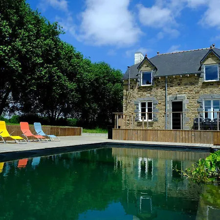 Maison 12 Couchages, Roulottes Et Piscine Naturelle Holiday home Laurenan