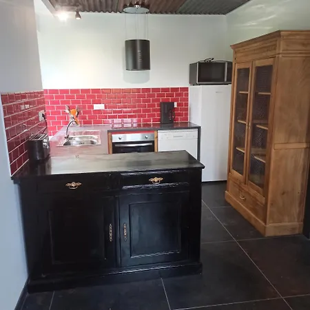 Holiday home Maison 12 Couchages, Roulottes Et Piscine Naturelle Laurenan
